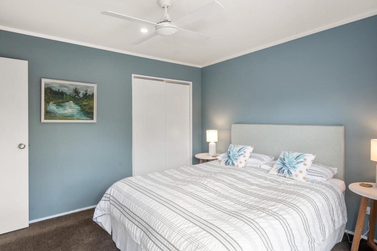 Waitahanui Lake House - Lake Taupo Holiday Home Zewnętrze zdjęcie