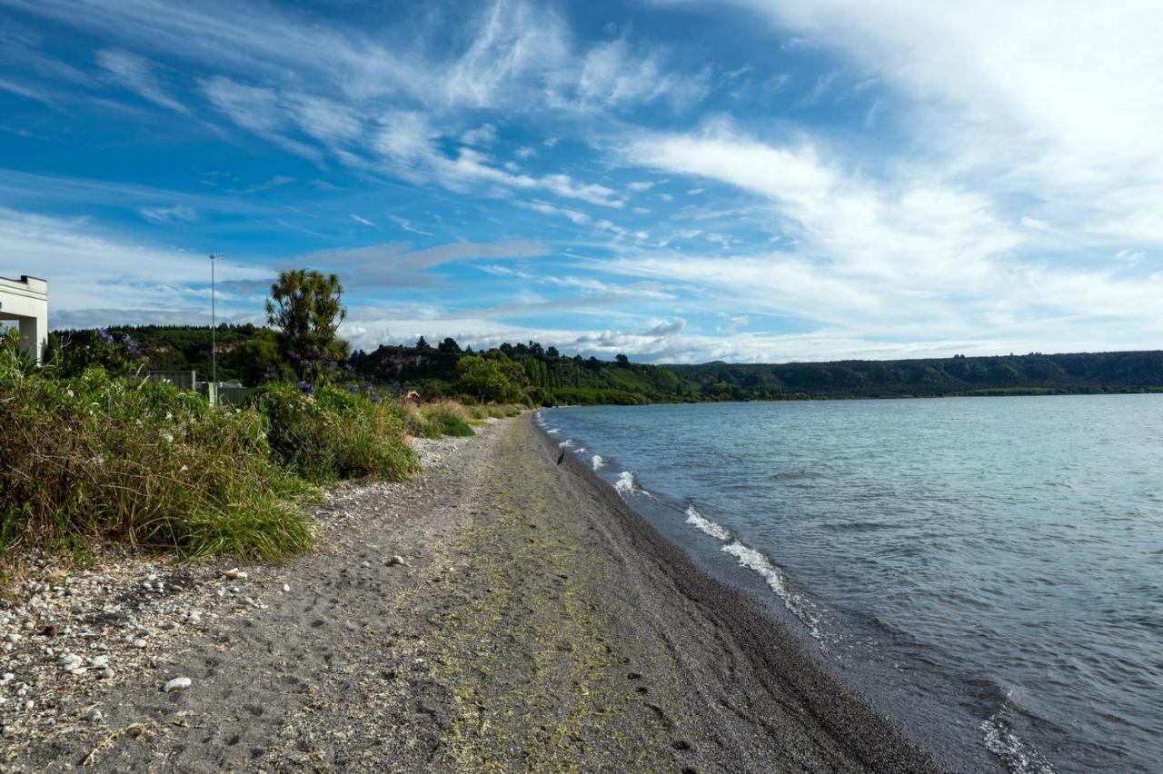 Waitahanui Lake House - Lake Taupo Holiday Home Zewnętrze zdjęcie